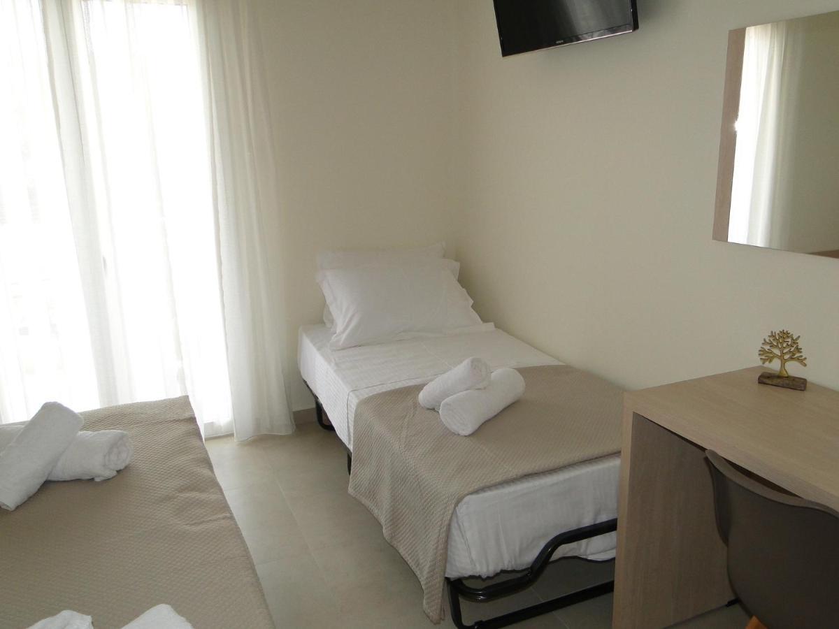 Chrysanthe'S Apartments No2 Poros Town 外观 照片