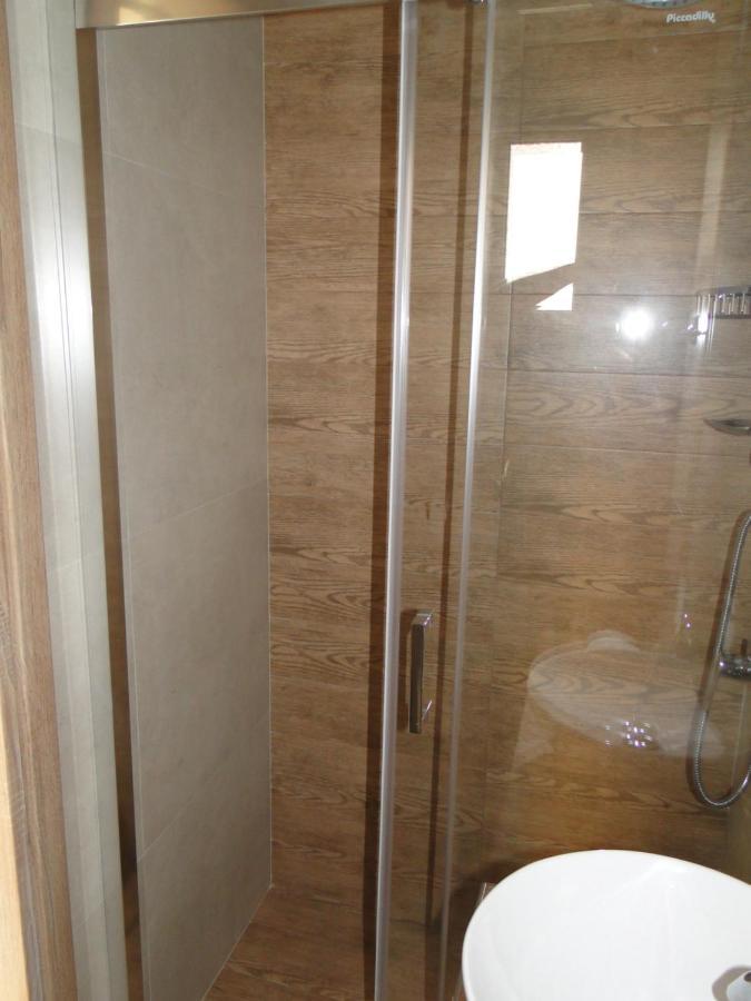 Chrysanthe'S Apartments No2 Poros Town 外观 照片